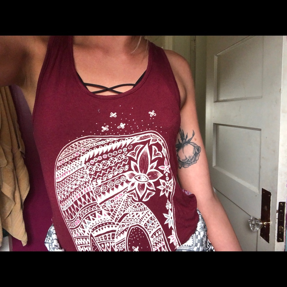 Elephant Razorback yoga shirt - Picture 3 of 4